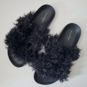 Universal Threads | Fluffy & Furry Black Slides